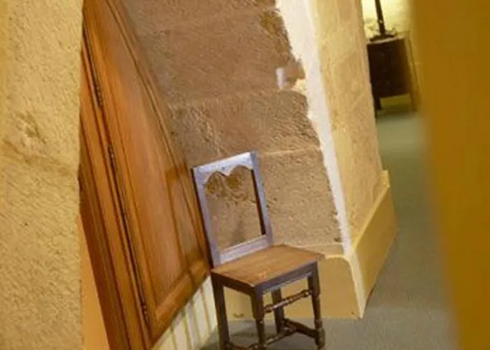 Logis Le Cheval Blanc Hotel