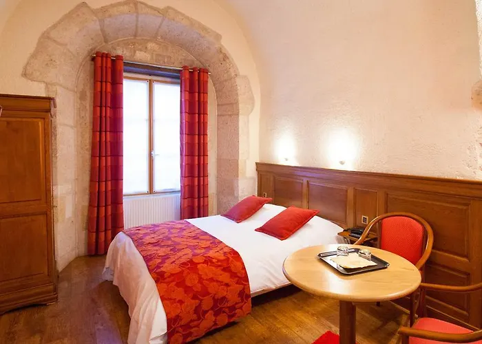 Hotel Logis Le Cheval Blanc