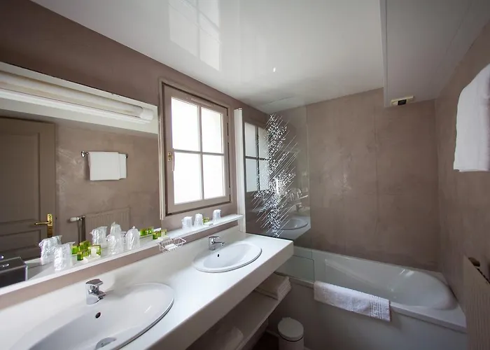 Ξενοδοχείο Logis Le Cheval Blanc Λανγκρ